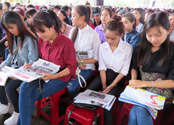 Học sinh tham gia tư vấn tuyển sinh năm 2019