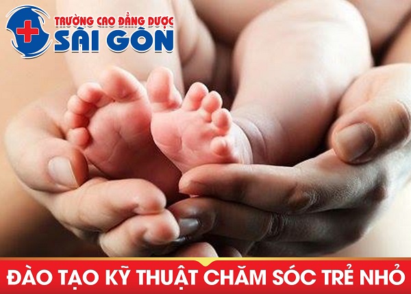 Trường Cao Đẳng Dược Sài Gòn đào tạo kỹ thuật chăm sóc trẻ nhỏ