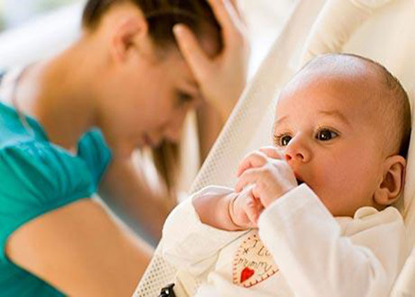 rầm cảm sau sinh có thể gây trở ngại cho sự liên kết giữa mẹ và con