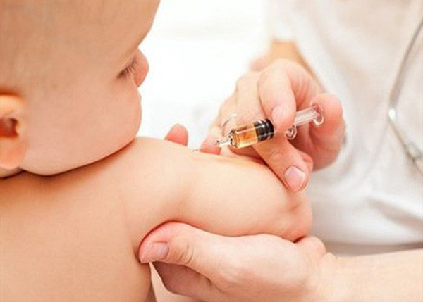Giảm đau cấp cho trẻ sau khi tiêm vaccin giúp trấn an tâm lý
