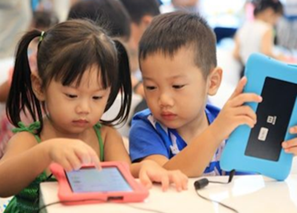 Khuyến cáo hạn chế sử dụng thiết bị điện tử đối với trẻ dưới 5 tuổi