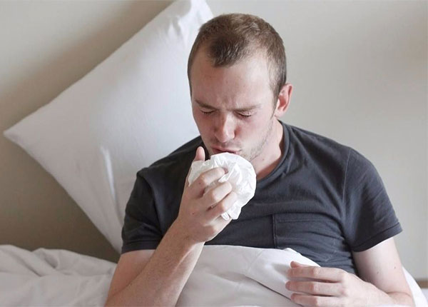 Ho dữ dội khi ngủ cảnh báo bạn bị bệnh phổi