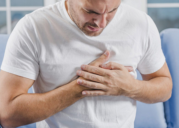 Những cơn đau thắt ngực luôn là cảnh báo nguy hiểm về sức khỏe tim mạch