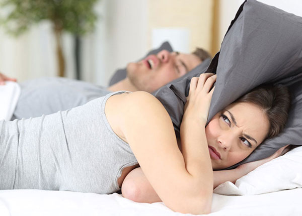 Ngủ ngáy ảnh hưởng tới giấc ngủ của người xung quanh