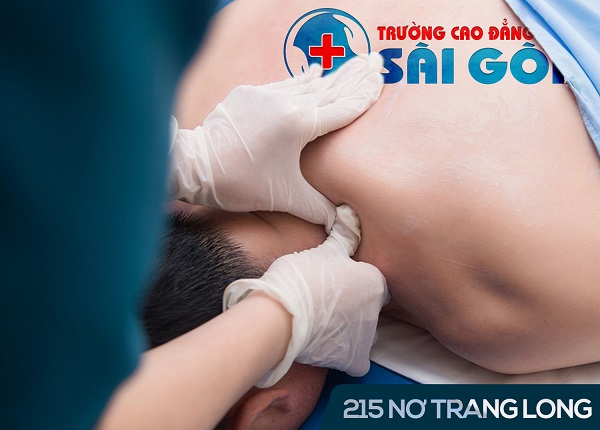 Điều trị đau mỏi vai gáy cùng các bác sĩ Trường Cao Đẳng Dược Sài Gòn