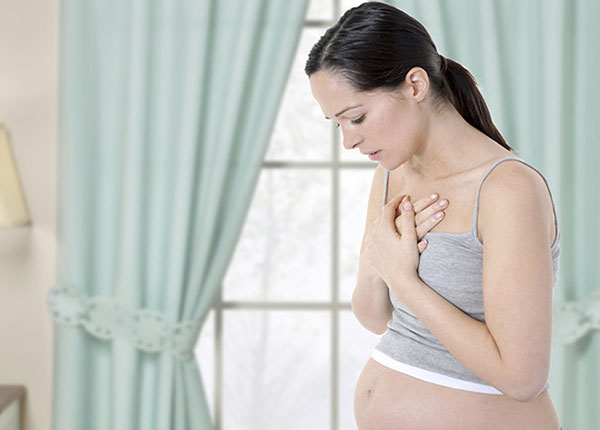 Khi mang thai bà bầu có thể xuất hiện tình trạng khó thở